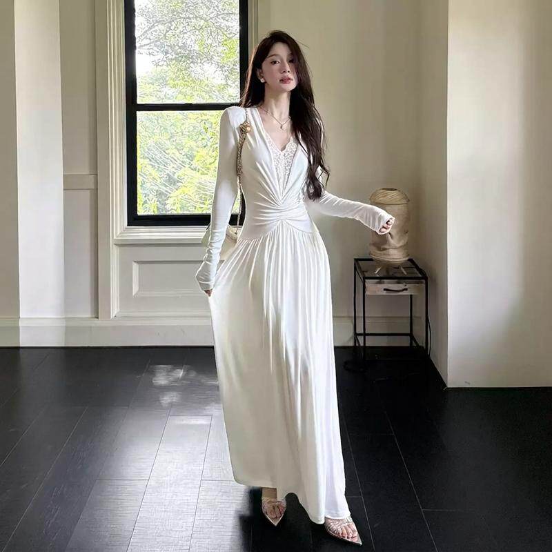 法式复古蕾丝拼接V领白色长袖连衣裙女2026秋季新款性感包臀裙子