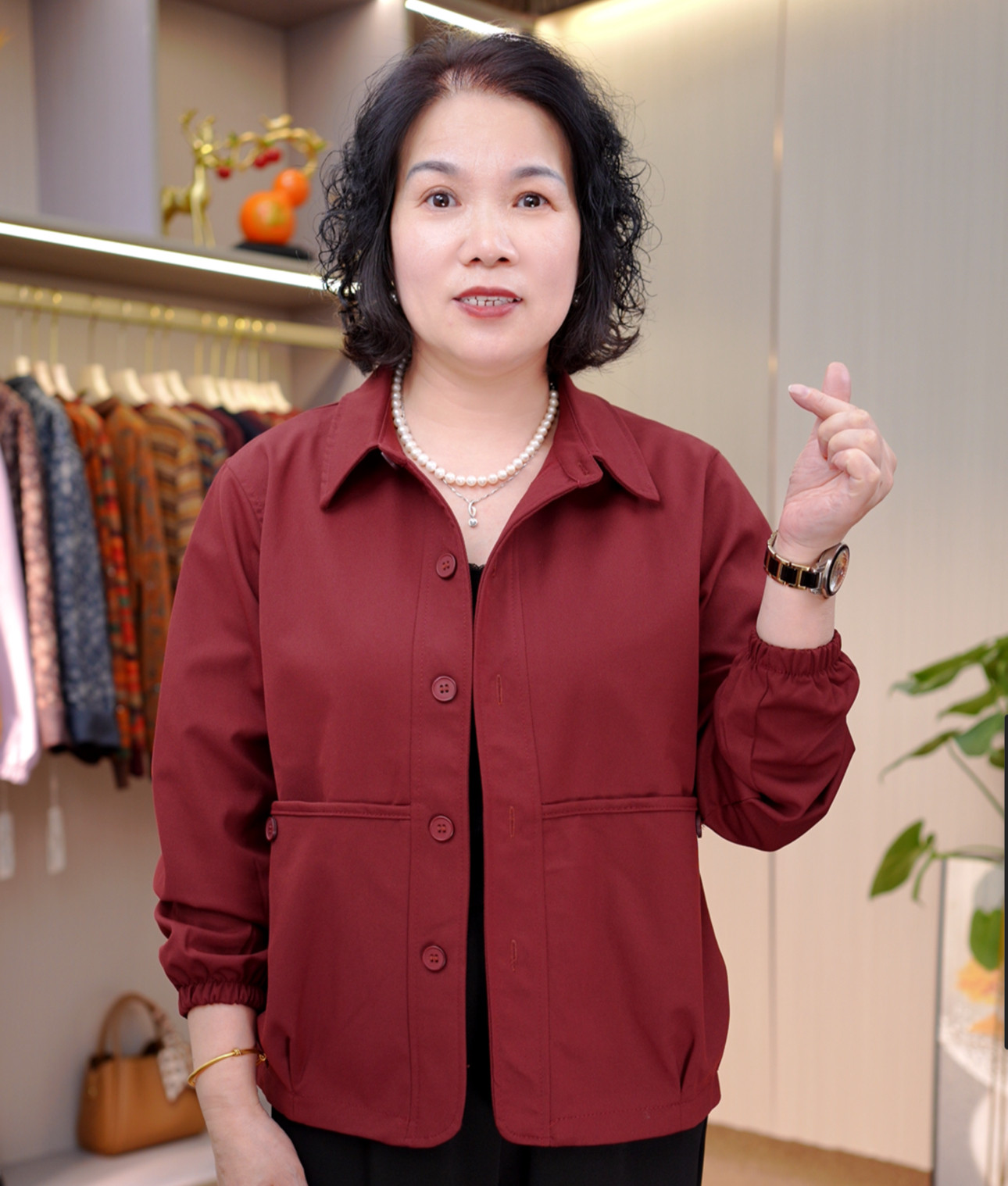 2026休闲翻领外套女宽松大口袋短外套百搭减龄妈妈装纯色长袖外套