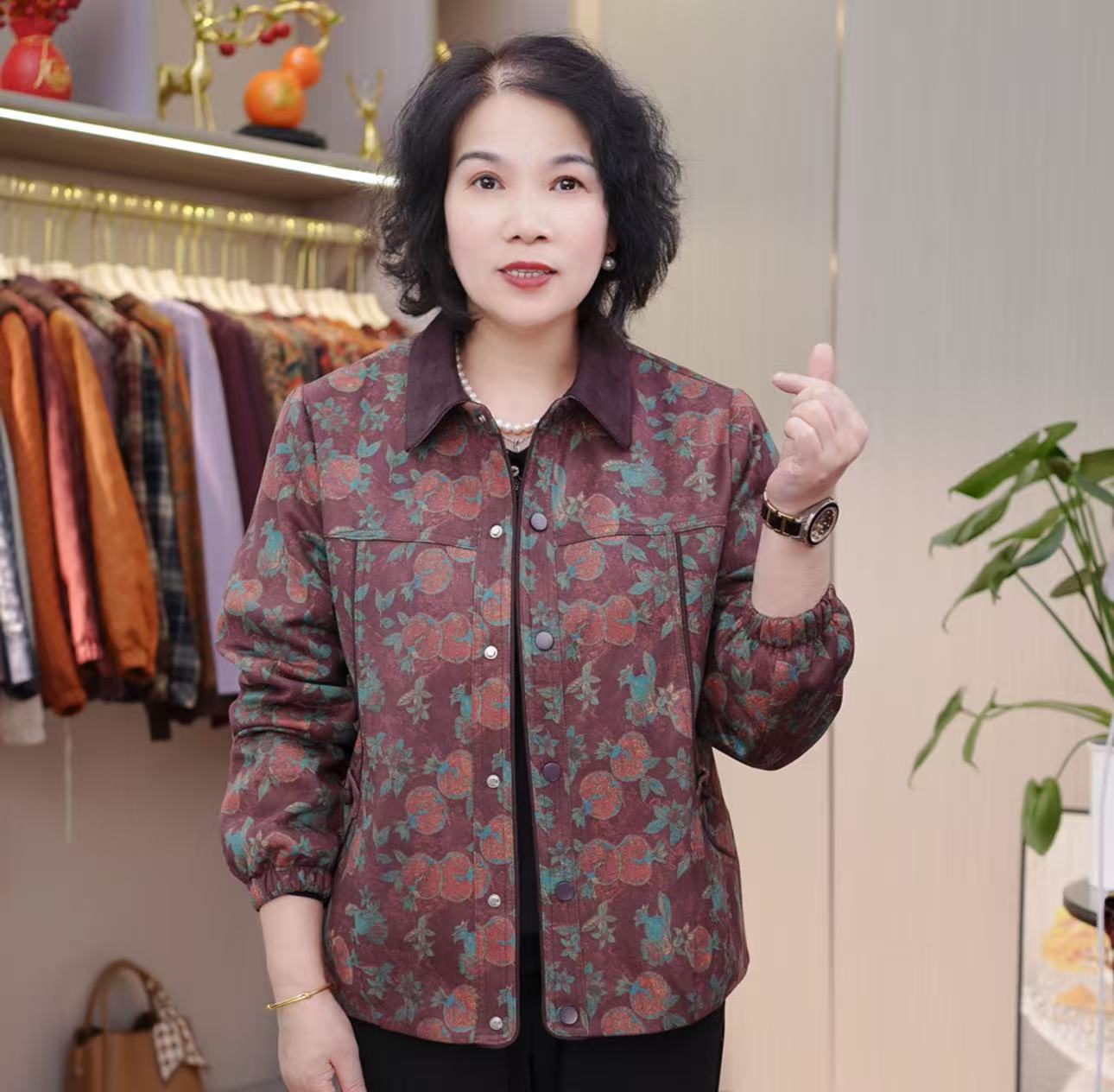 2026洋气妈妈秋装印花翻领夹克衫上衣中老年女装时尚薄款开衫外套