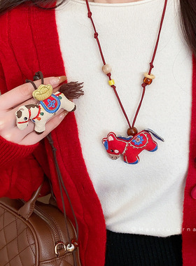本命年木珠树脂串珠小马项链时尚气质百搭毛衣链轻奢高级感项饰女
