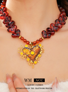 中古风亚克力爱心锁骨链