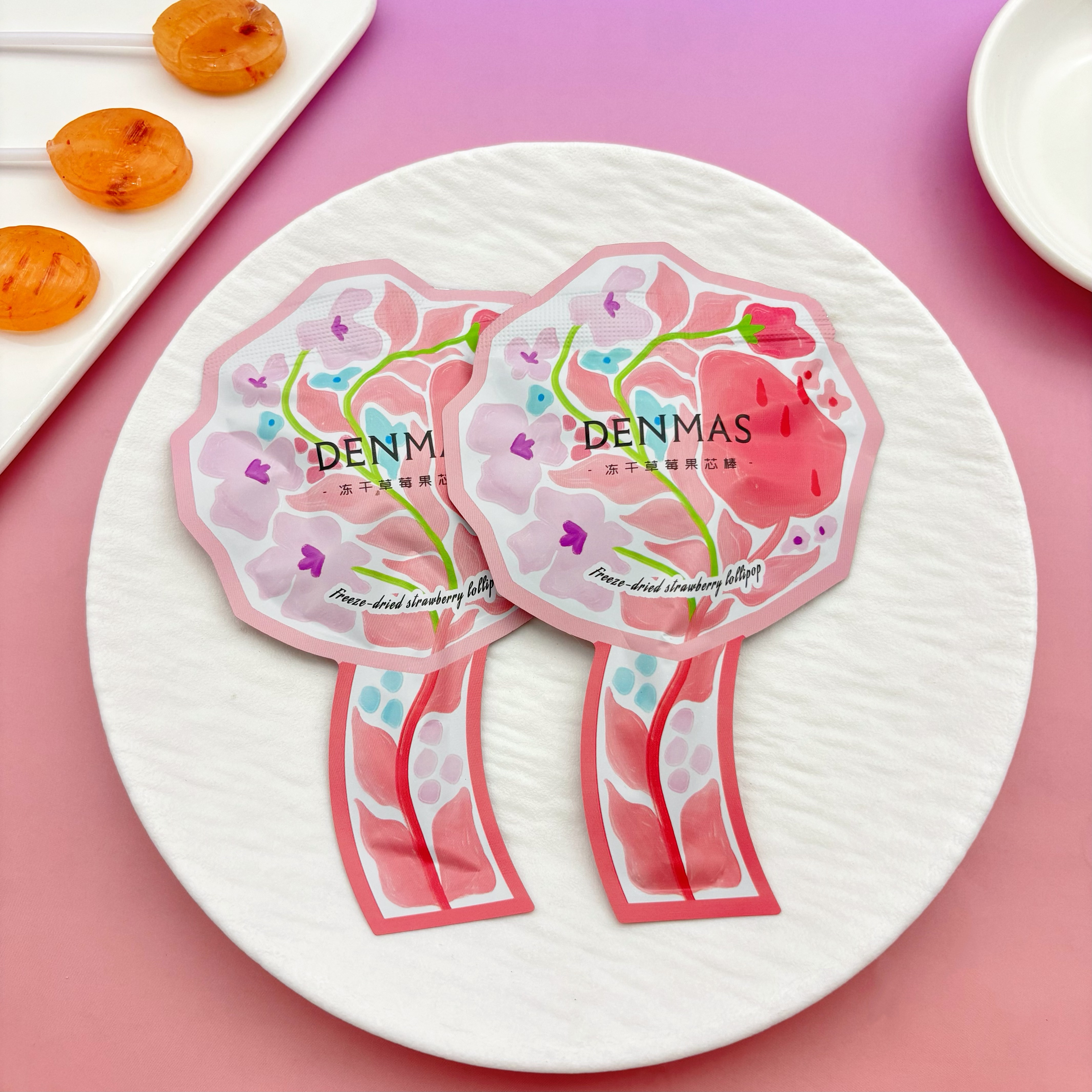 DENMAS冻干草莓果芯棒棒糖结婚喜糖婚糖喜事糖果休闲零食伴手礼