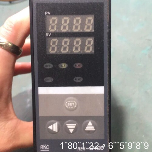 正品RKC温控器，型号：C400FK02-M*EN