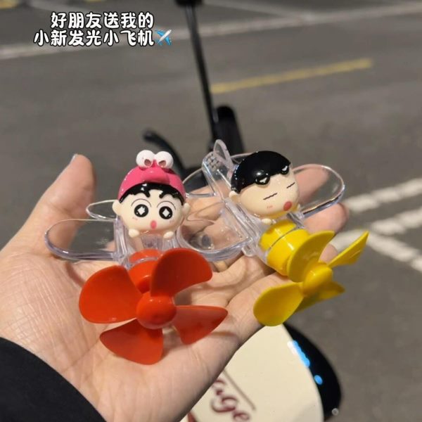 装饰摆件小飞机LED风载摩托车发光车饰亮电发电动车蜡笔小新光力