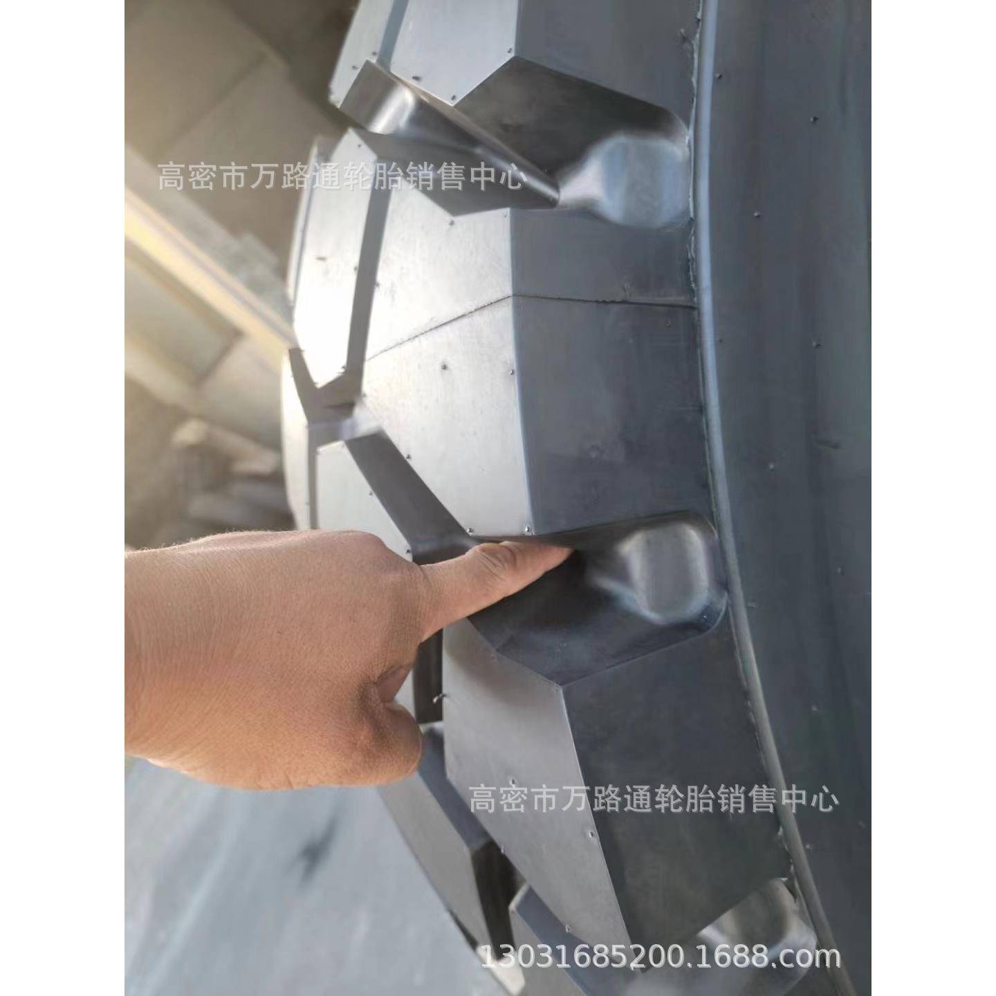 朝阳14.00R24 E-4港口正面吊花纹宽体自卸车轮胎12.00