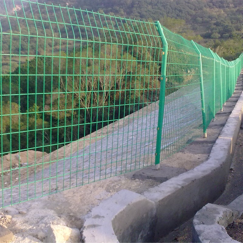 高速公路护栏网j双边丝护栏网y园林铁丝养殖围栏网河道隔离防护网