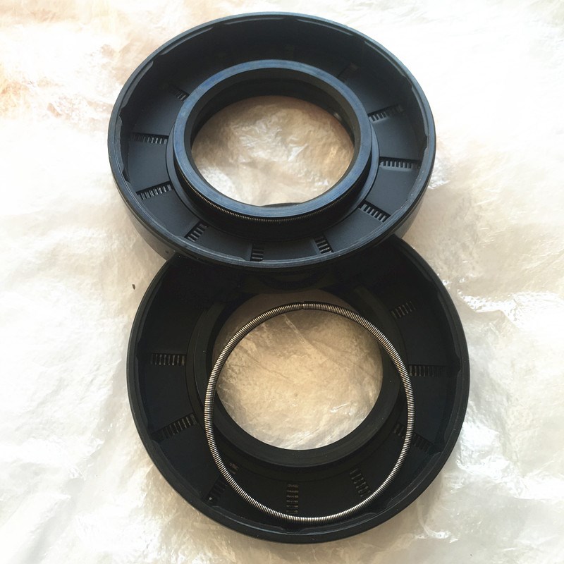 黑色丁晴双唇骨架油封   TC 47 52 58 60 64 65*84*10 12 16 11 9