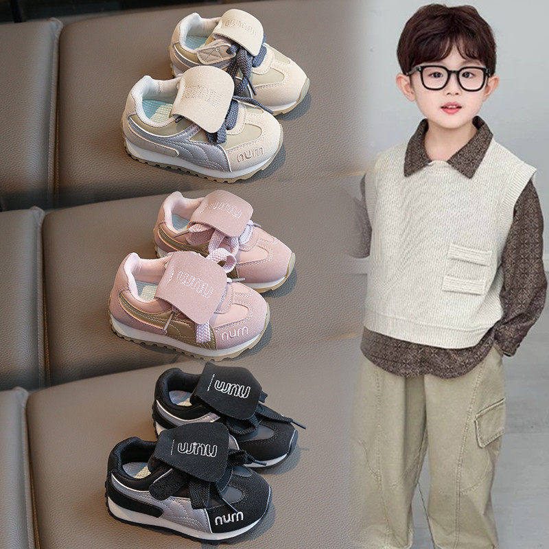 真皮儿童运动鞋2026新款春秋男童防滑德训鞋女童软底百搭休闲板鞋