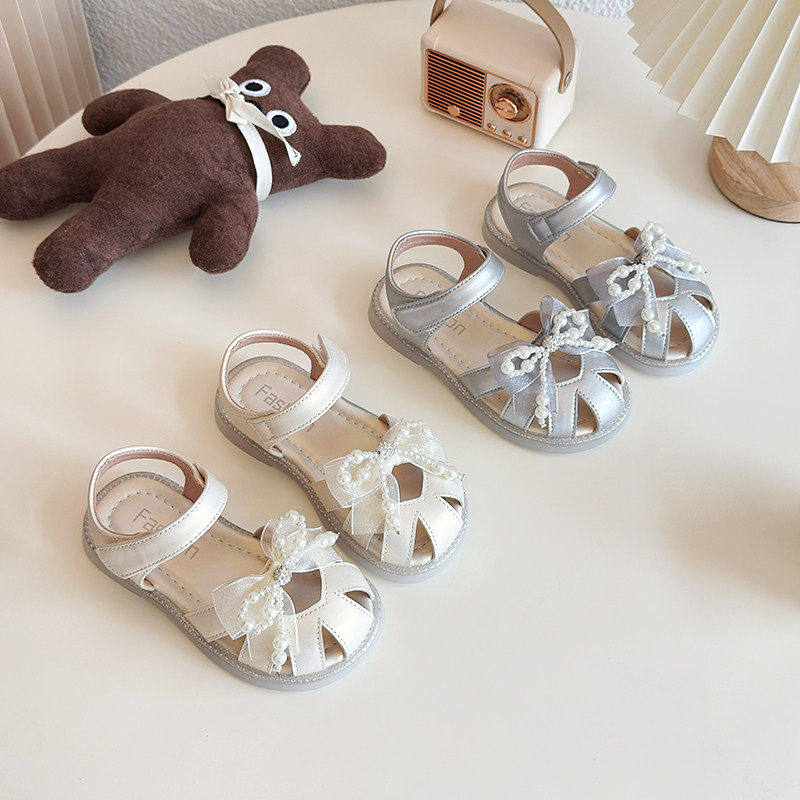 真皮女童包头凉鞋2026夏季蝴蝶结珍珠装饰软底防滑公主鞋沙滩凉鞋