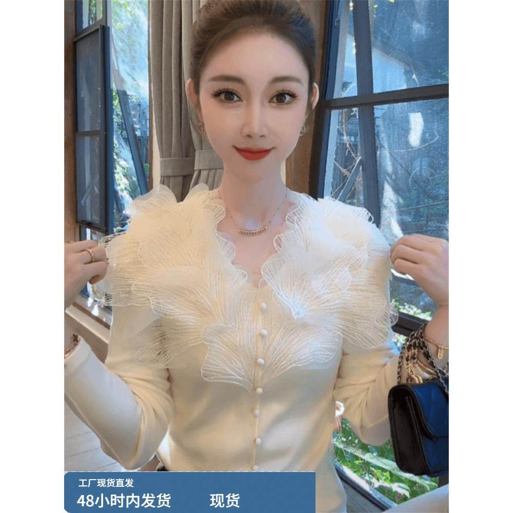 时髦蕾丝花边拼接长袖针织衫女春秋冬修身减龄米白色V领打底上衣