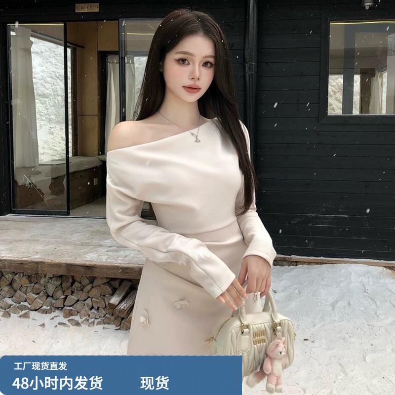 法式长袖露肩花朵连衣裙子女收腰气质设计感小众内搭短裙秋冬新款