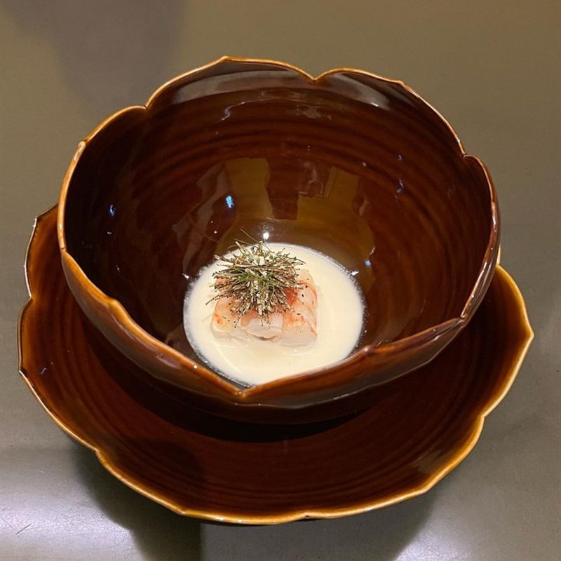 直邮米其林手工陶瓷餐具y黑白棕莲花甜品汤面碗盘碟子