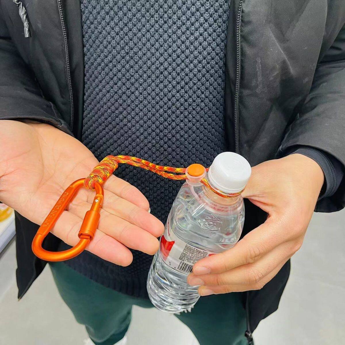 水瓶背包铝合金防盗钥匙扣伞绳编制带锁弹簧安全防丢D扣挂绳