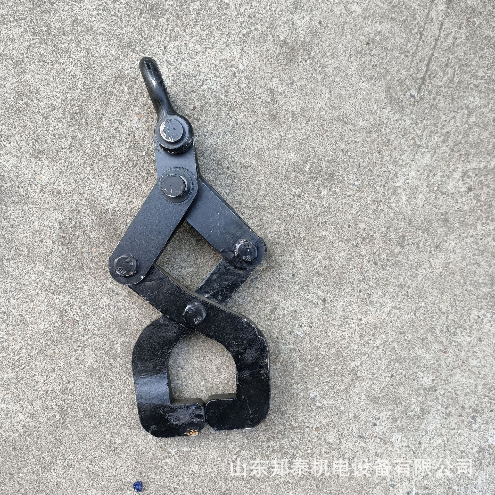 轨道铺设抬轨钳 便携式2吨钢轨运输夹钳 现货供应线路铺设运轨钩