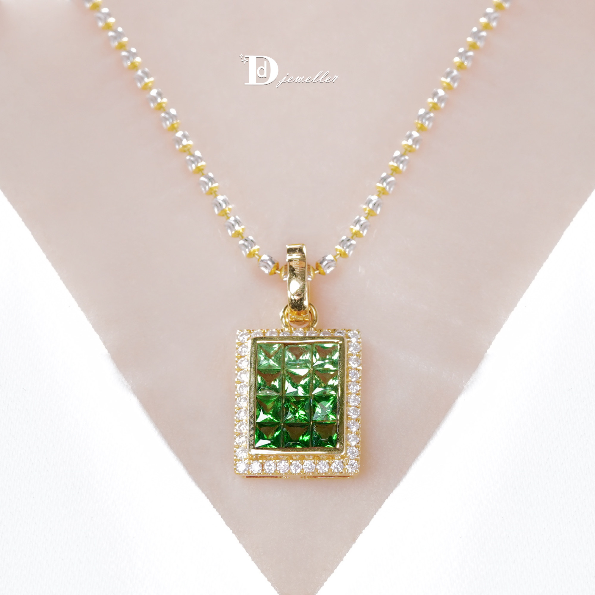 【珠宝人DD】现货18k金镶嵌天然钻石伴沙弗莱无事牌吊坠火彩闪耀