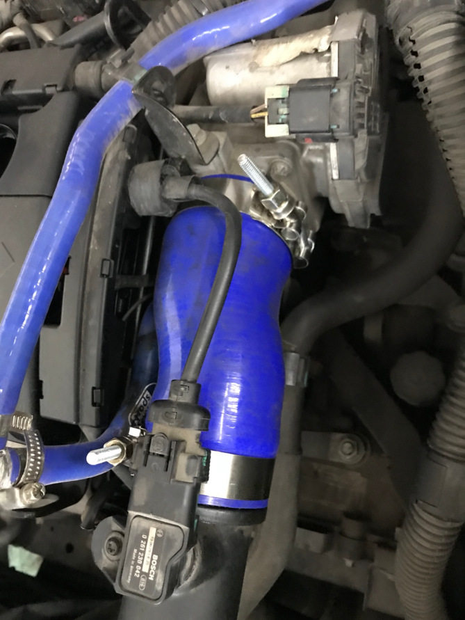 新君威迈锐宝1.6T涡轮增压器连接管 中冷管 进气管编号GM13257587