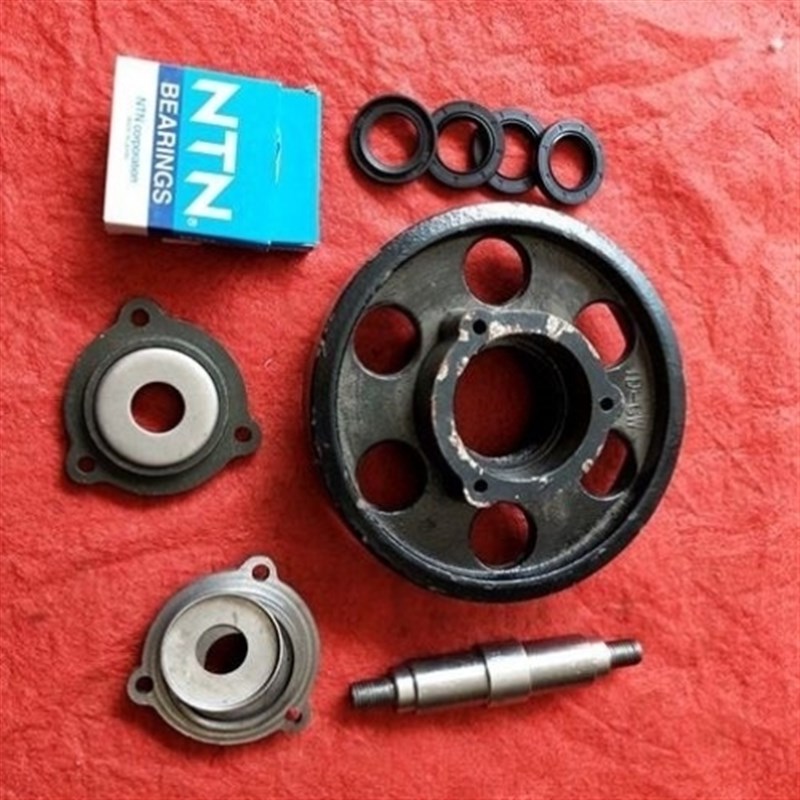 谷王收割机导向轮轴承星光履带小麦机三孔端盖履带涨紧轮组合PL40