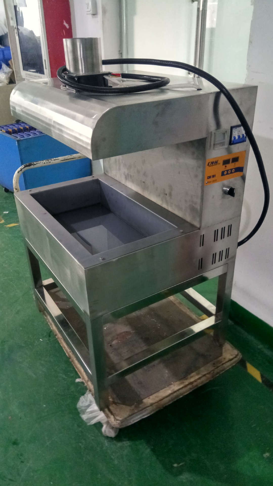 订置工作台熔锡炉（带烟罩排烟通风）定做锡炉适应工厂需求焊锡