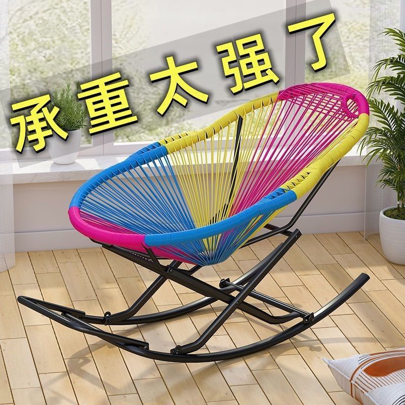 老人午休藤摇椅阳台彩色