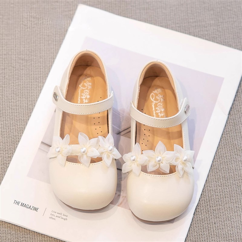 真皮女童公主鞋2025新款春秋女宝宝白色小皮鞋配裙子软底儿童单鞋