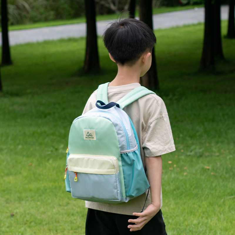户外儿童旅行小背包小学生轻便出游书包超轻出行旅游双肩包幼儿园