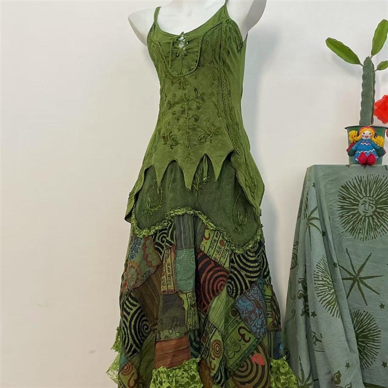 [梦田]绿色刺绣吊带拼接半裙套装(不退不换)