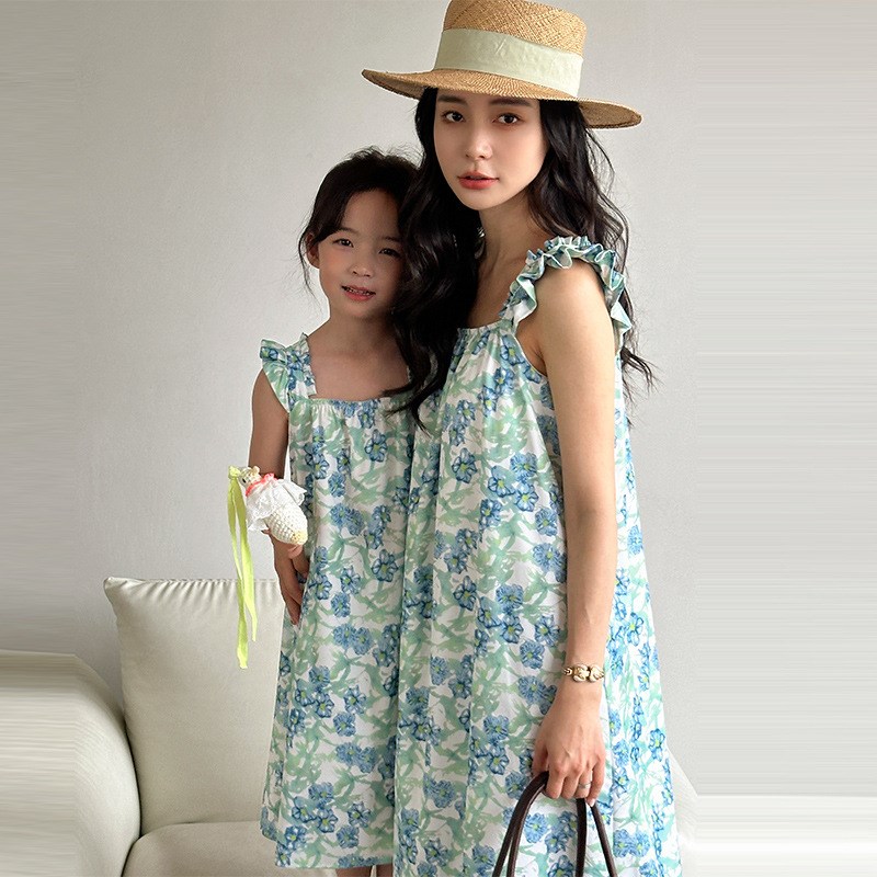 2025新款法式碎花裙母女装夏季流行吊带裙度假风海边家庭装