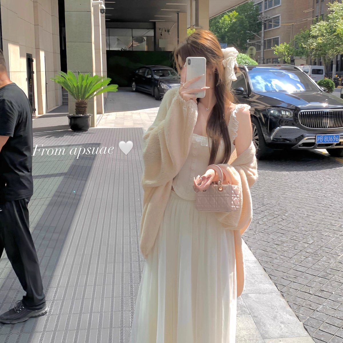 白水女 少女蕾丝吊带背心+温柔马海毛灯笼袖毛衣开衫+半身裙套装