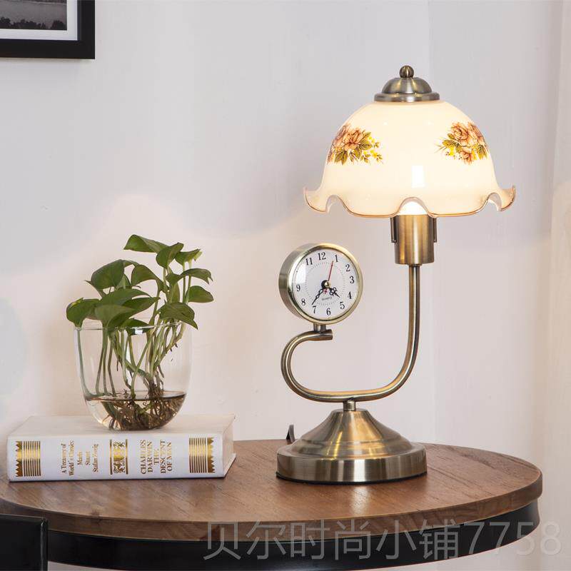 新款欧式温饰馨卧室台灯复古创意床头灯装时个台性婚庆遥控灯带钟