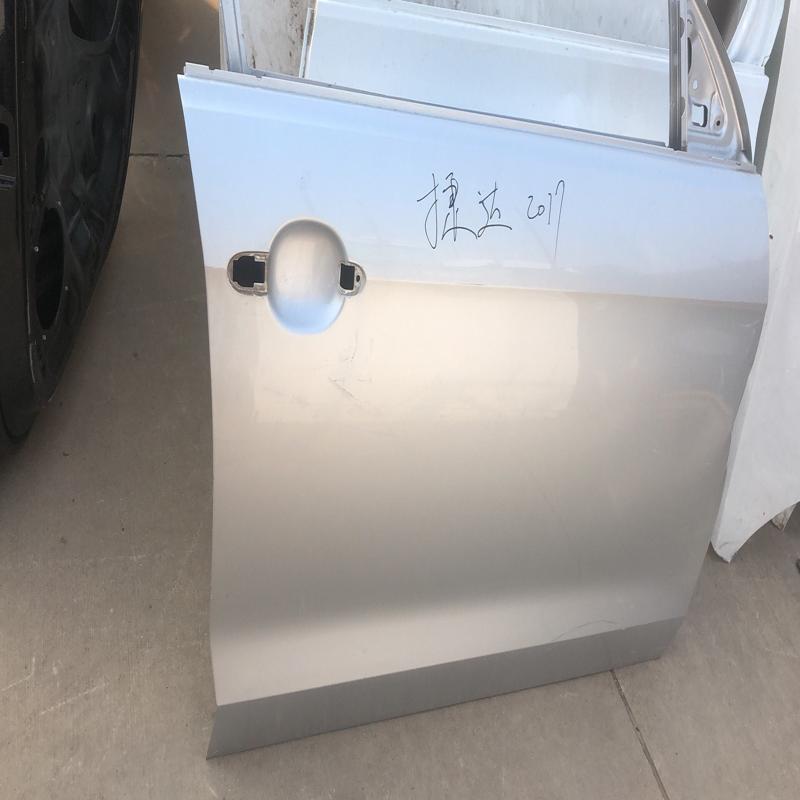 议价拆车门子，2017款捷达纯拆门子，轻微伤痕，可修复