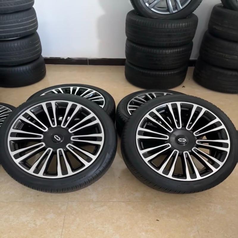 议价22寸华为问界M9原厂全新轮毂带胎，轮胎九成新 问界m9