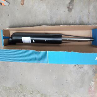 闲置便 买回来车子卖了没装 议价奥迪Q5前减震器 萨克斯全新