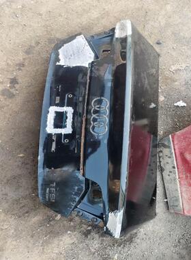 议价奥迪A8后盖。