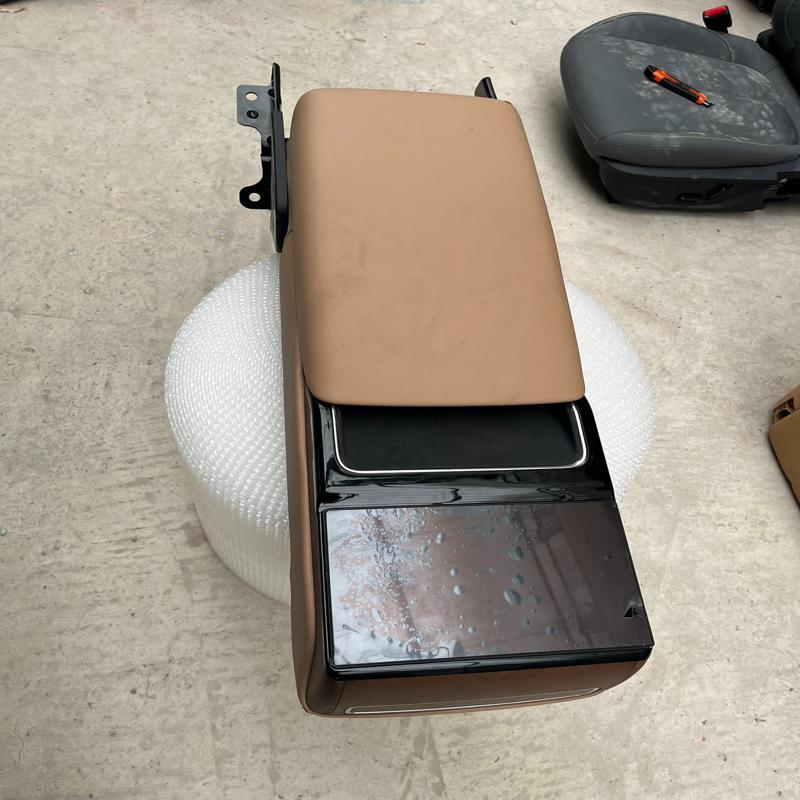 议价享界S9 后排座椅扶手总成 后排屏幕