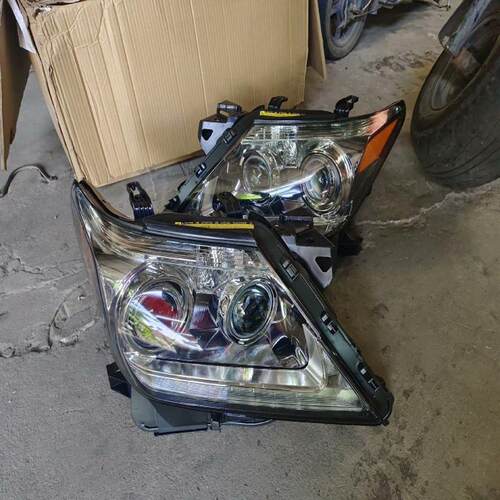 议价雷克萨斯LX570大灯原厂拆车件，成色漂亮，喜欢点击想要