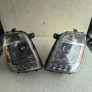 议价上汽大通V80大灯一对总成拆车件，左侧和右侧均有轻微使用