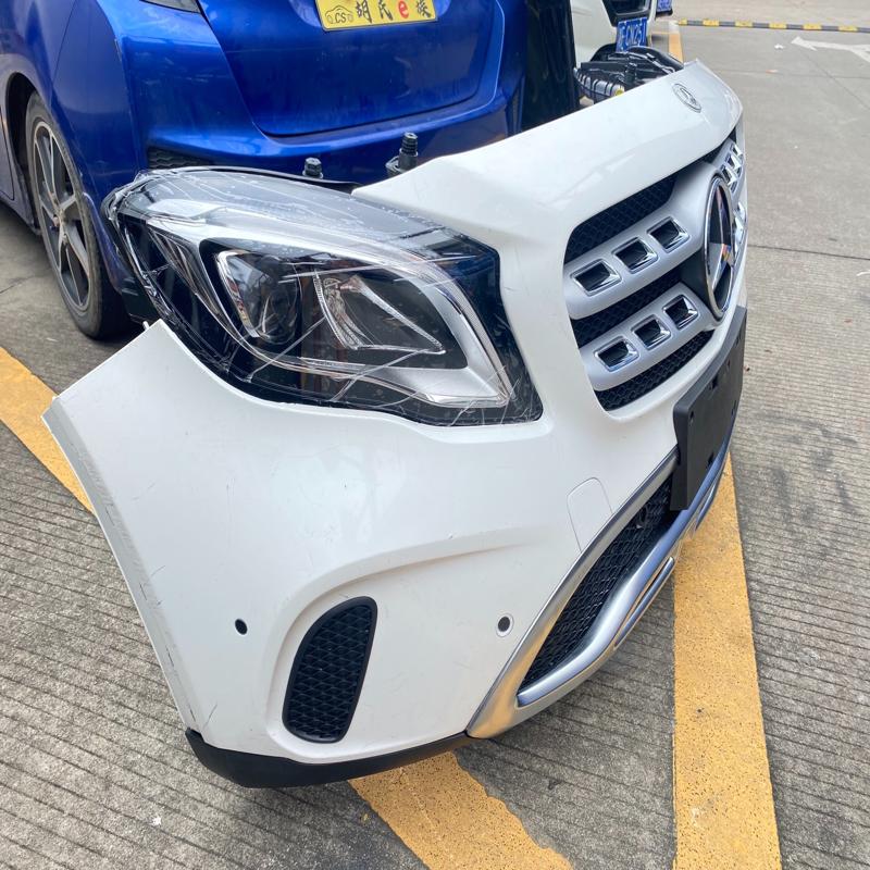 议价奔驰156 CLA。前头 大灯