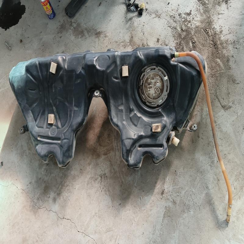 议价F07F18F10宝马5系5GT油箱 原厂纯拆车，车上已