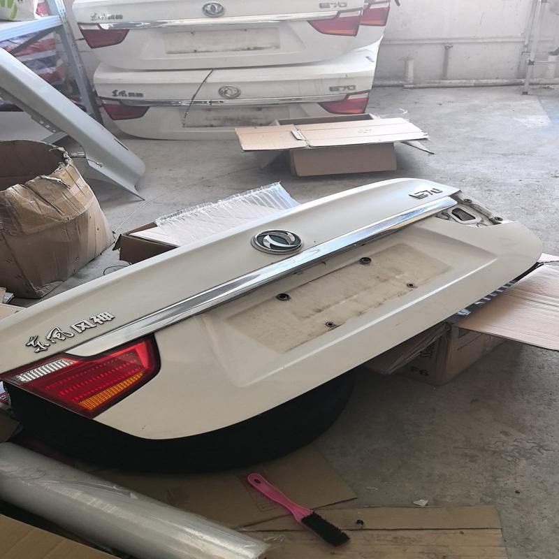 议价东风风神E70后背门。后尾灯，后杠，原版无伤纯拆，有需要