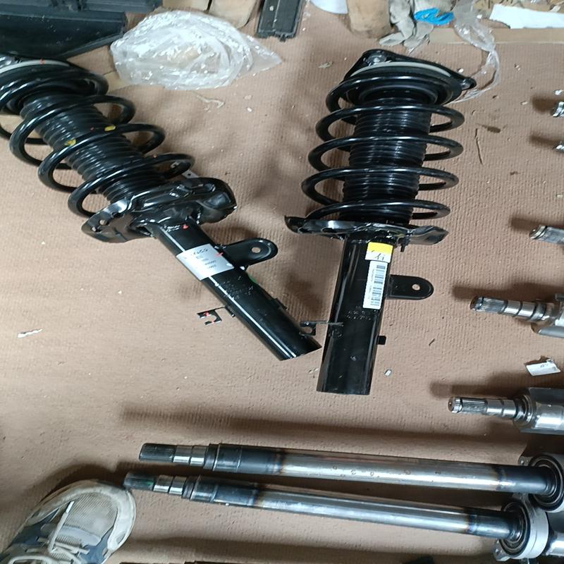 议价领克06前减震器总成