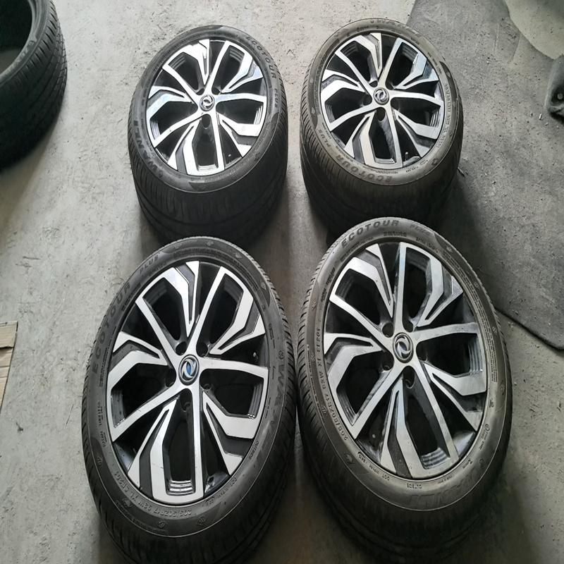 议价东风风神E70轮胎钢圈，成色9成新。轮胎轮毂都有9成新。