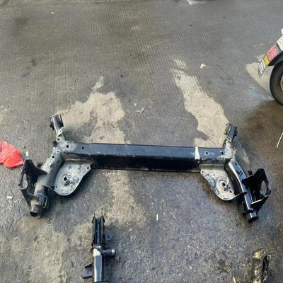 议价轩逸B18后桥后托架扭力梁，原装拆车件，成色良好，有