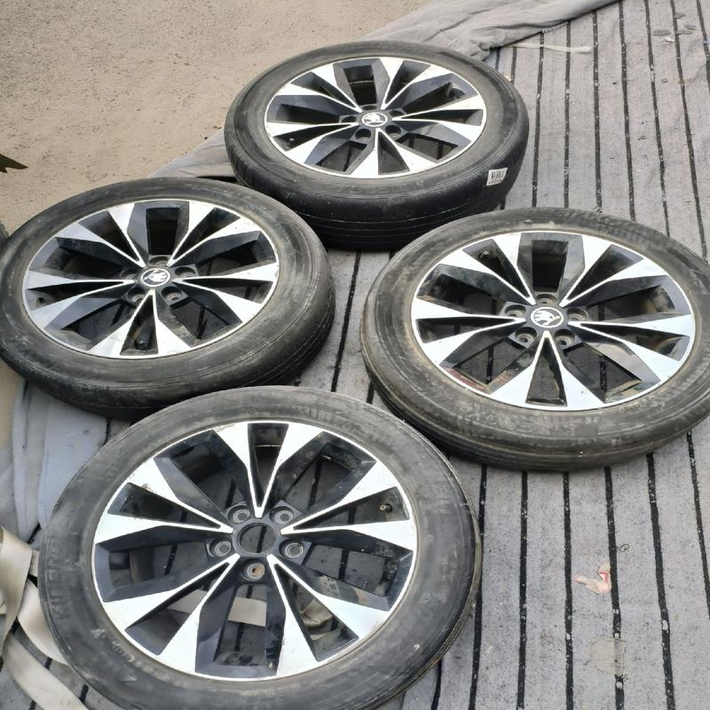 议价斯柯达速派拆车17寸钢圈一套轮毂原厂黑色车轮明锐速派17