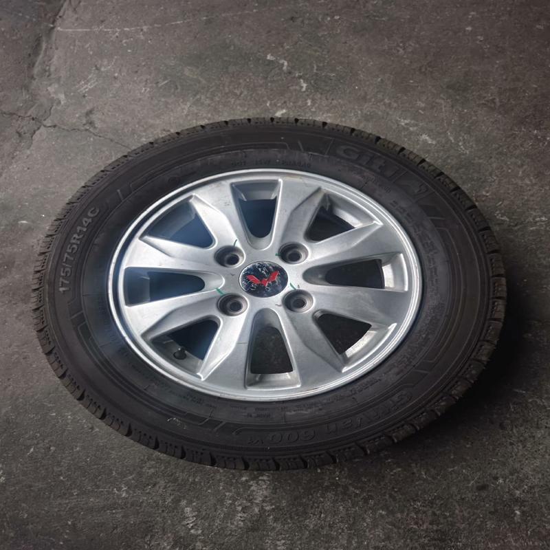 议价175/75R14C轮胎轮毂，五菱宏光S，轮胎佳通牌60