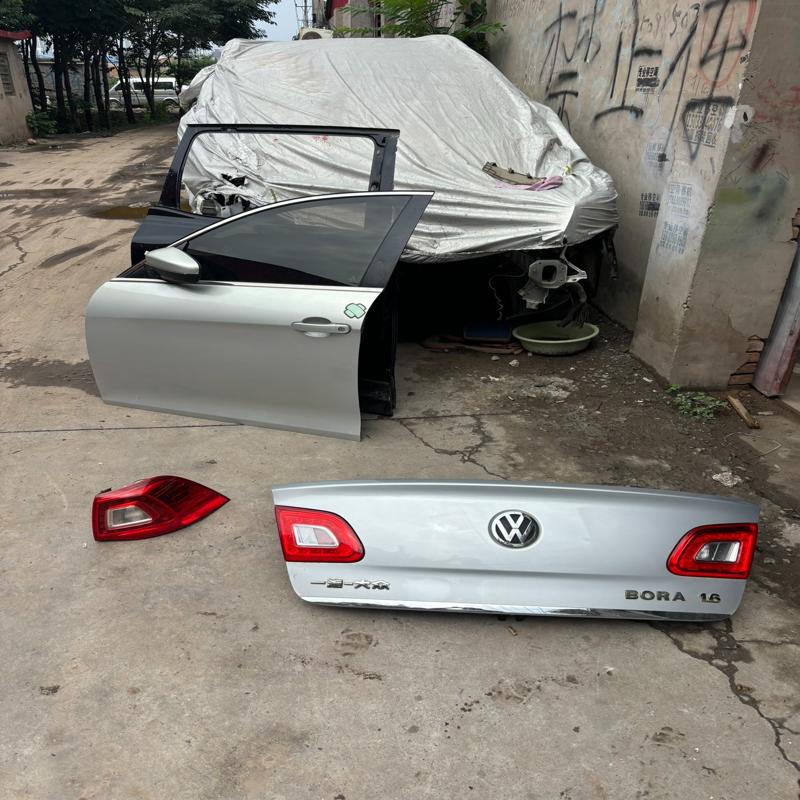 议价09款宝来左前门  后备箱盖  右后尾灯