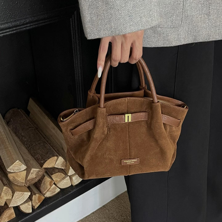 秋冬新款磨砂牛皮饺子包手提斜挎包百搭休闲纯色小包复古麂皮绒