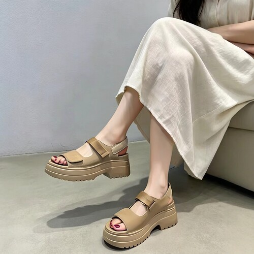 休闲厚底松糕女凉鞋外穿一字带露趾防滑沙滩鞋增高欧货韩版高跟鞋