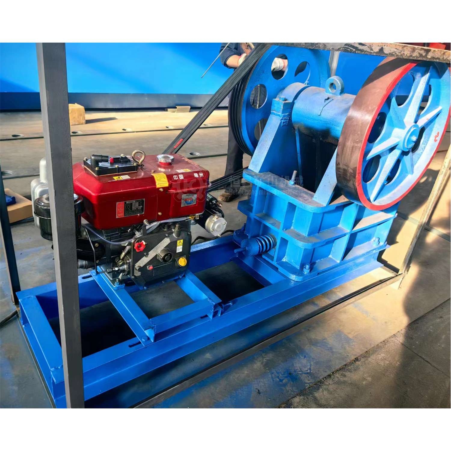 颚式破碎机直销花岗岩鹅卵石破碎机建筑垃圾粉碎机小型鄂破机