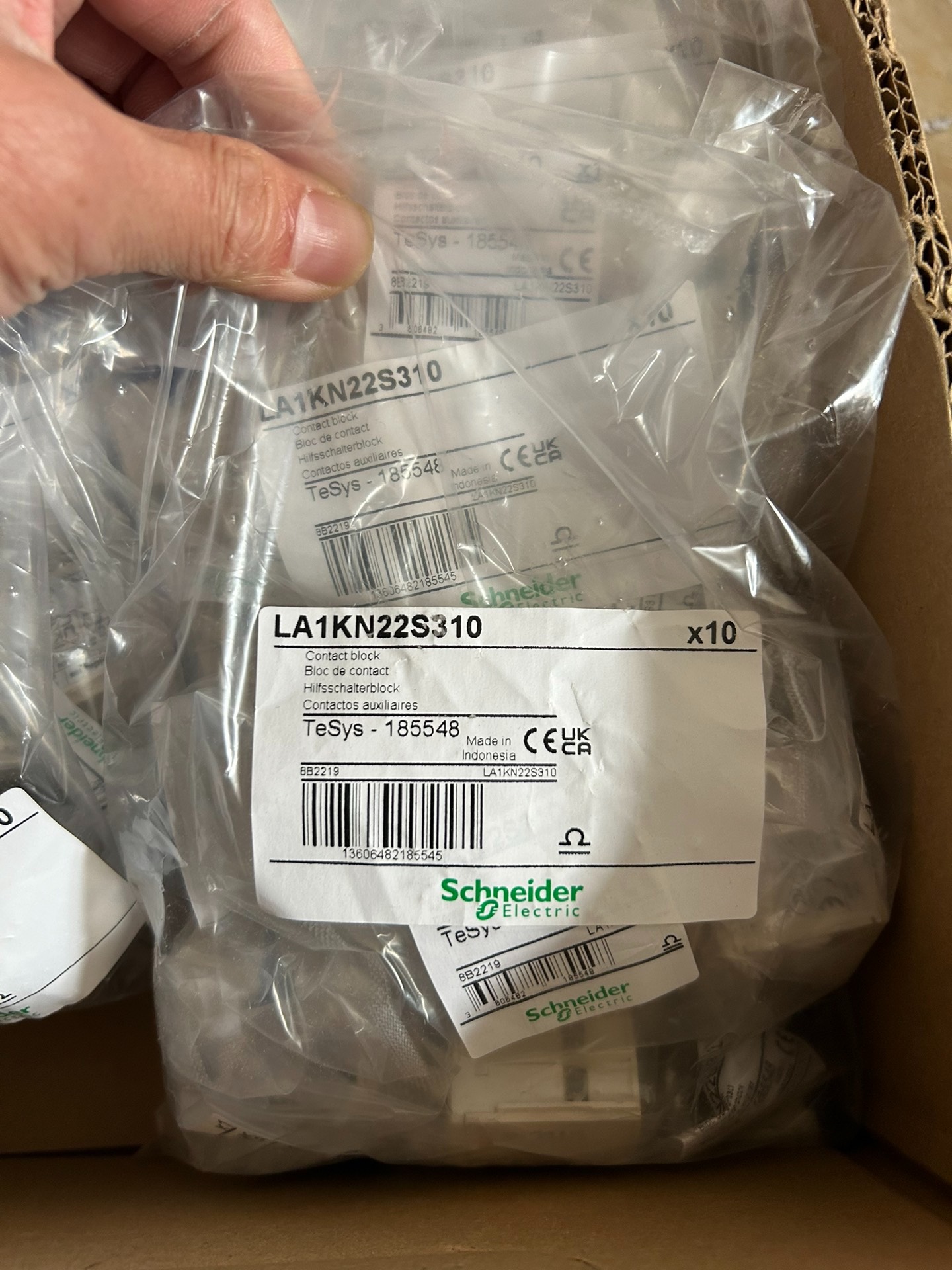 施耐德辅助LA1KN22S310 数量100个LA1KN22