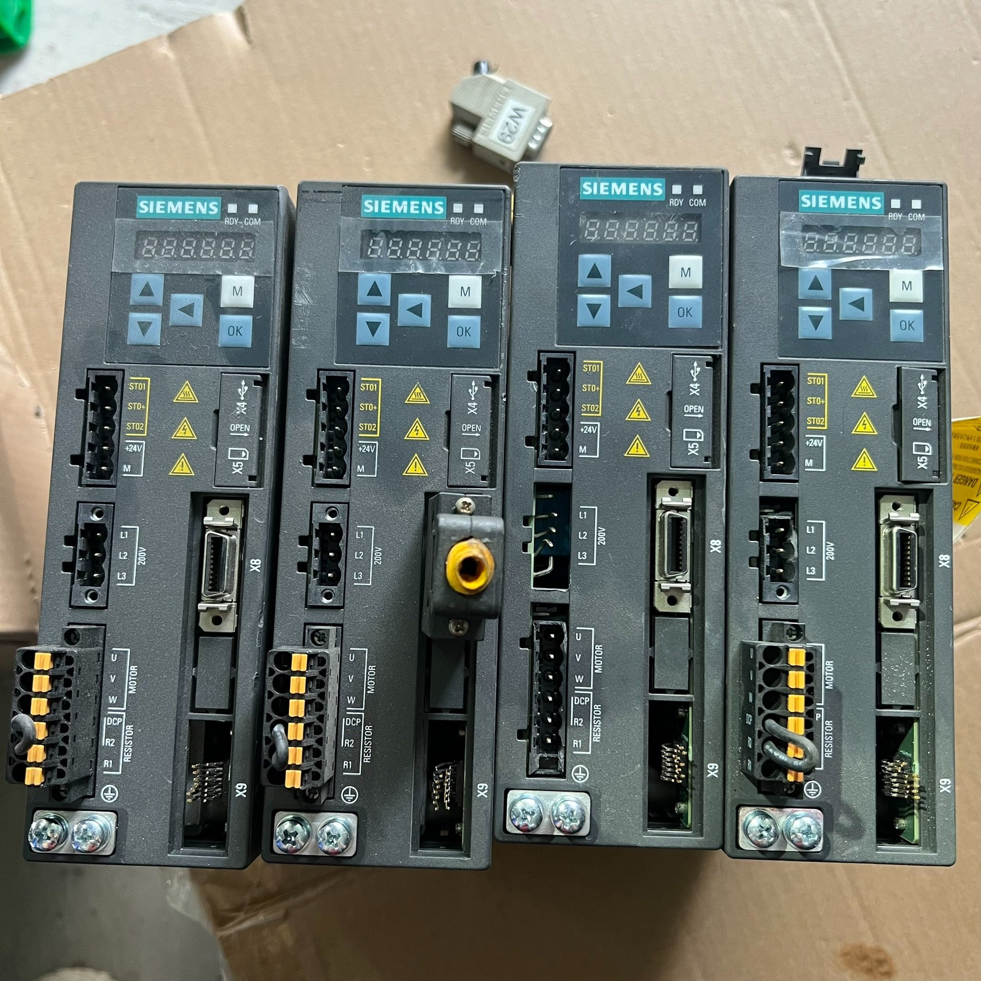 西门子驱动器 6SL3210-5FB10-4UF1 4个，单